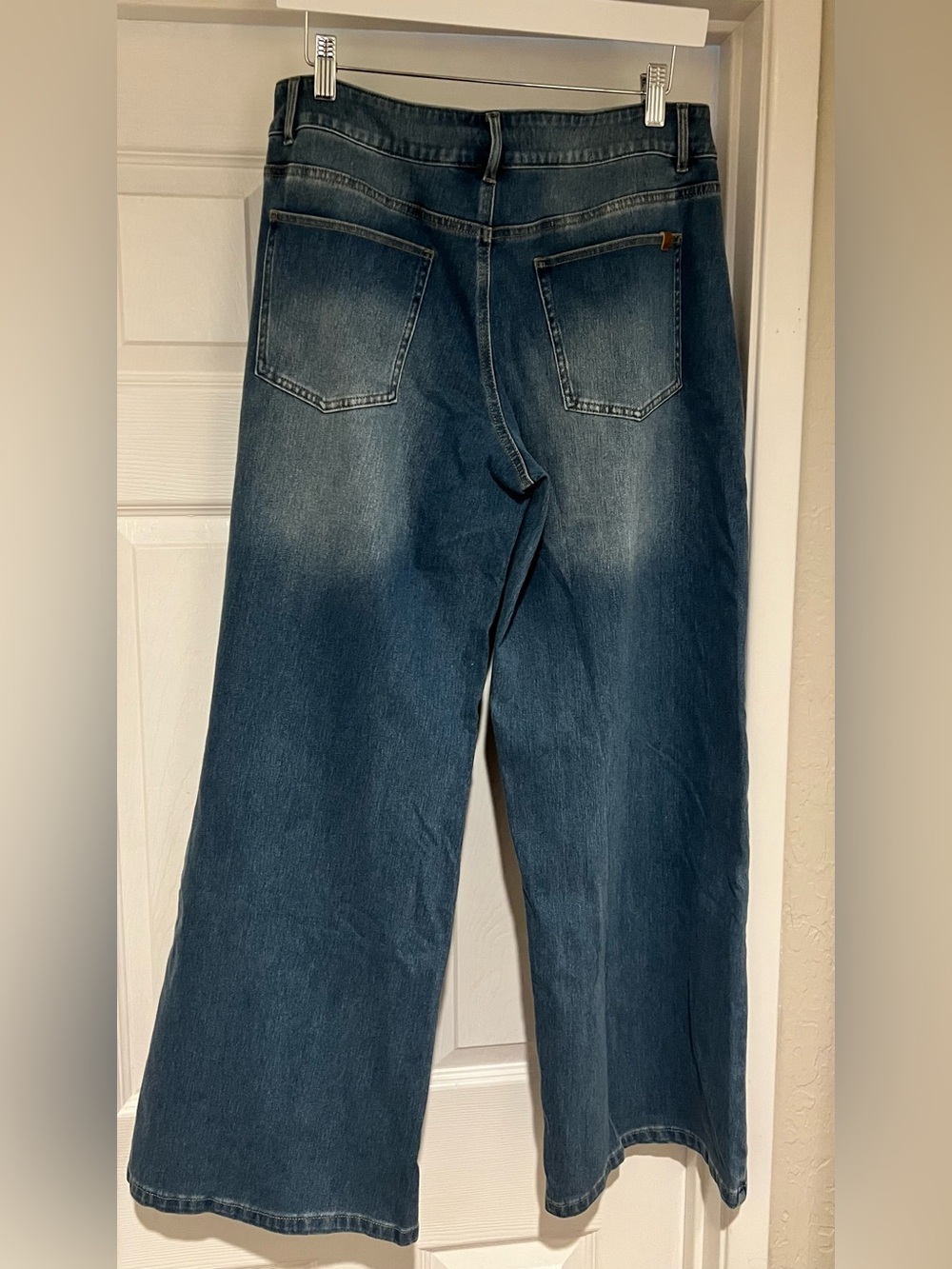 HALARA Low-rise, Wide-Leg Jeans